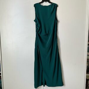 Brand new emerald green dress from A&F. ✨